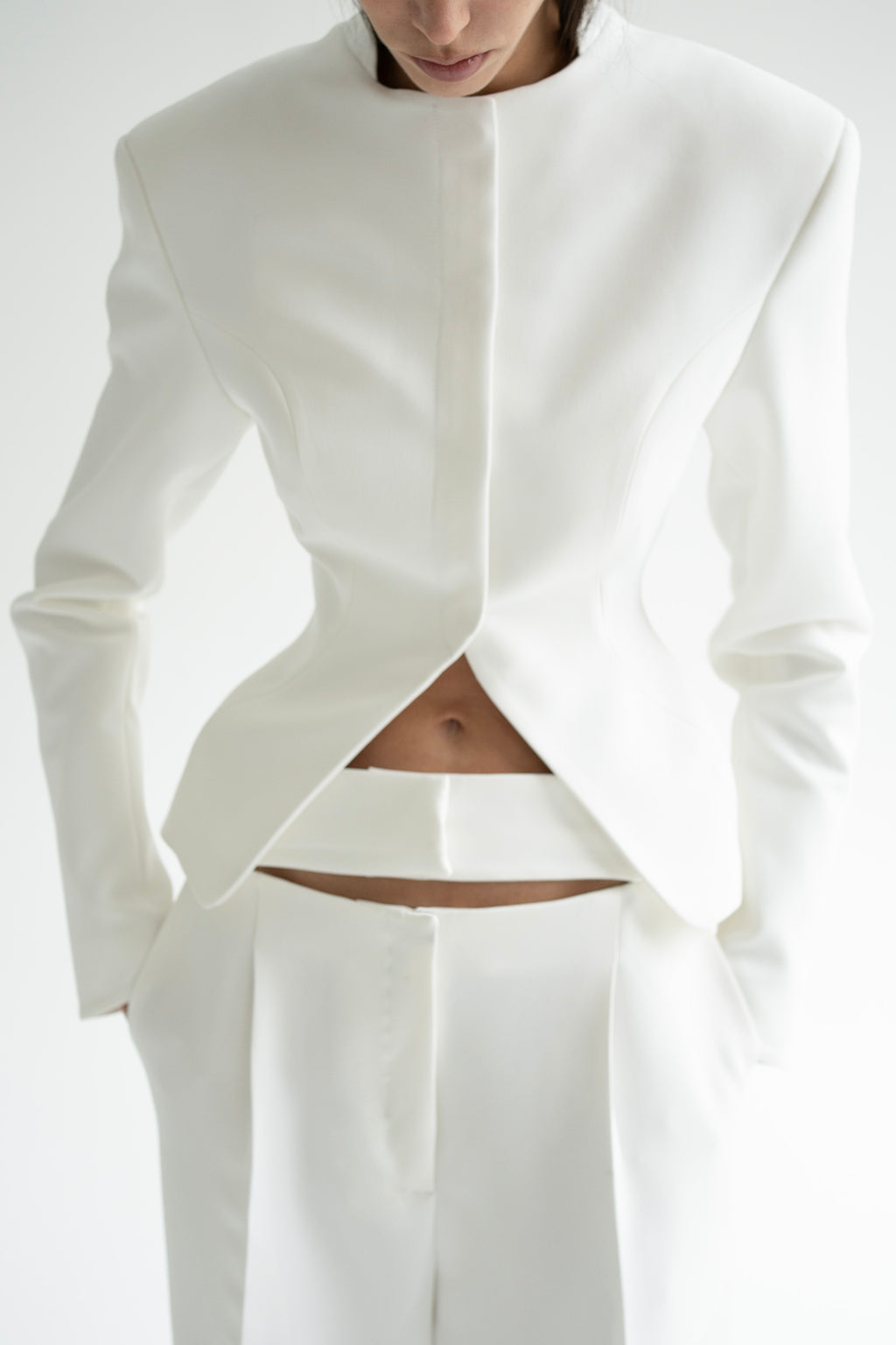 жакет приталенный короткий