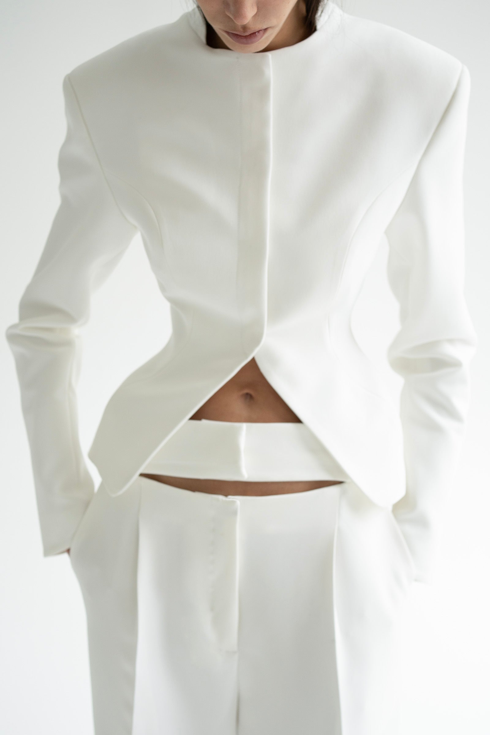 жакет приталенный короткий