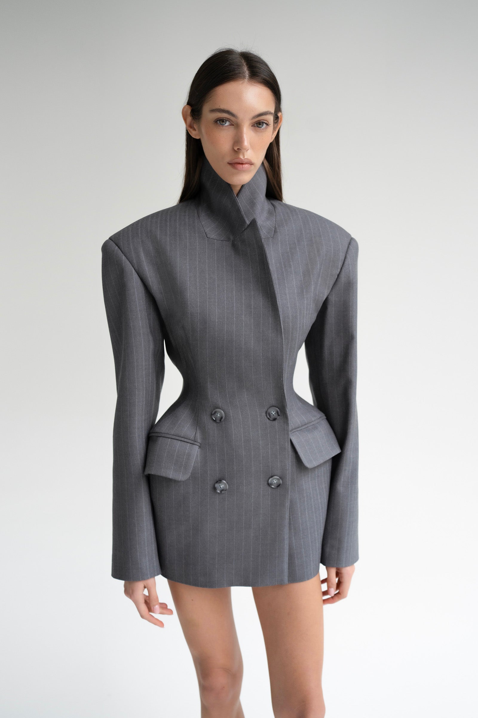 серый жакет женский