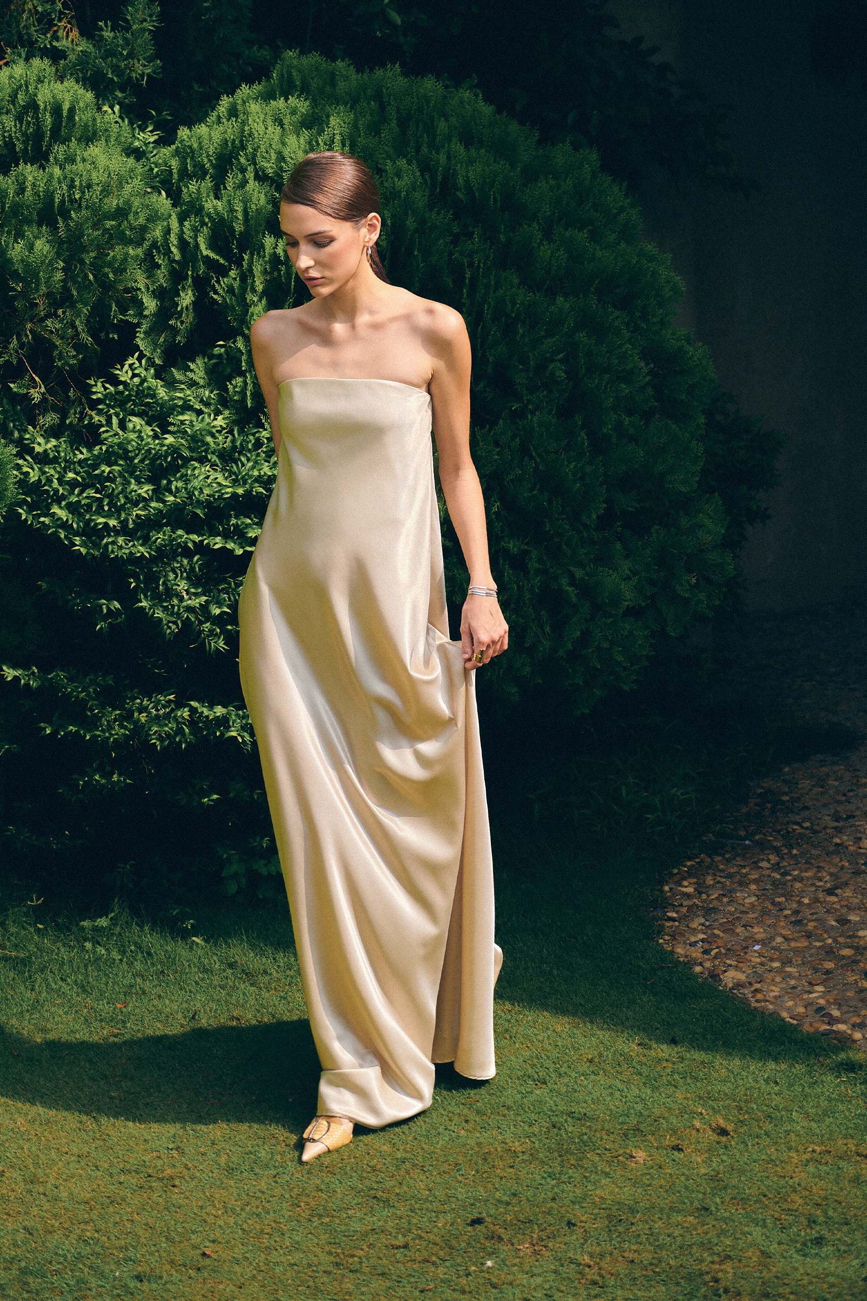 NAOMI STRAPLESS GOWN - BEIGE