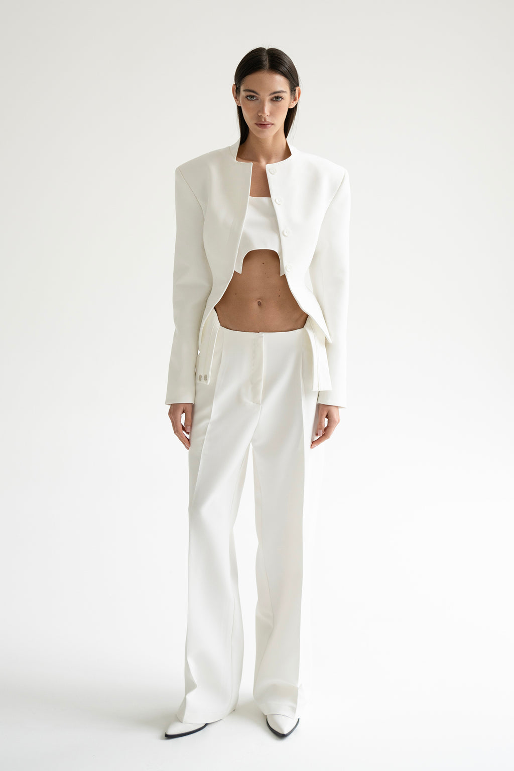 женские белые брюки