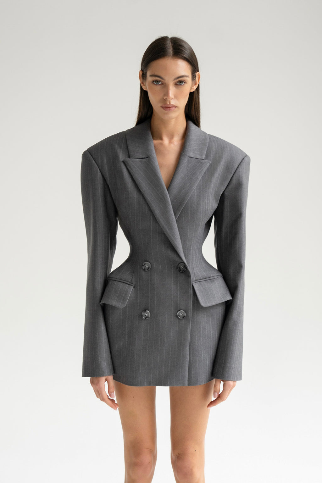 серый жакет