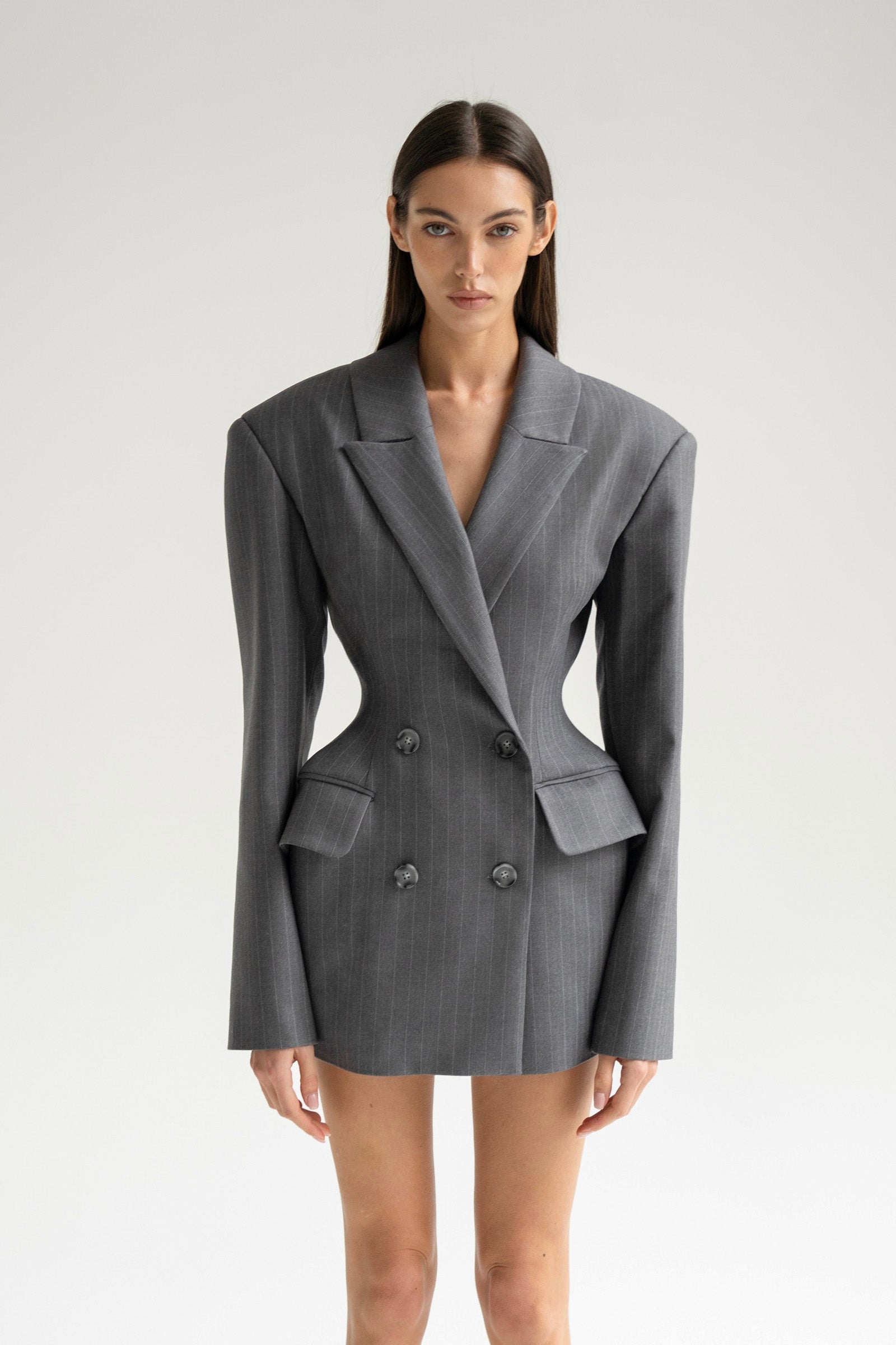 серый жакет