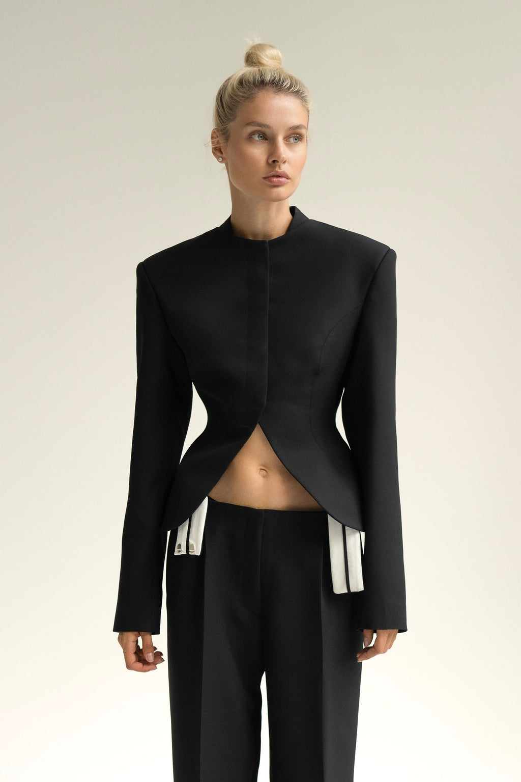 короткий женский жакет