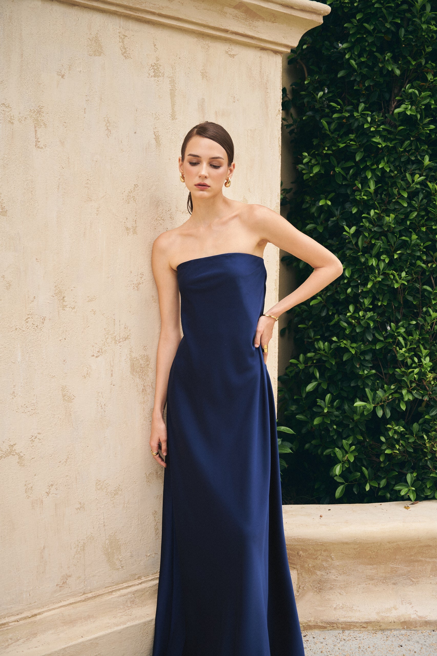 NAOMI STRAPLESS GOWN - NAVY