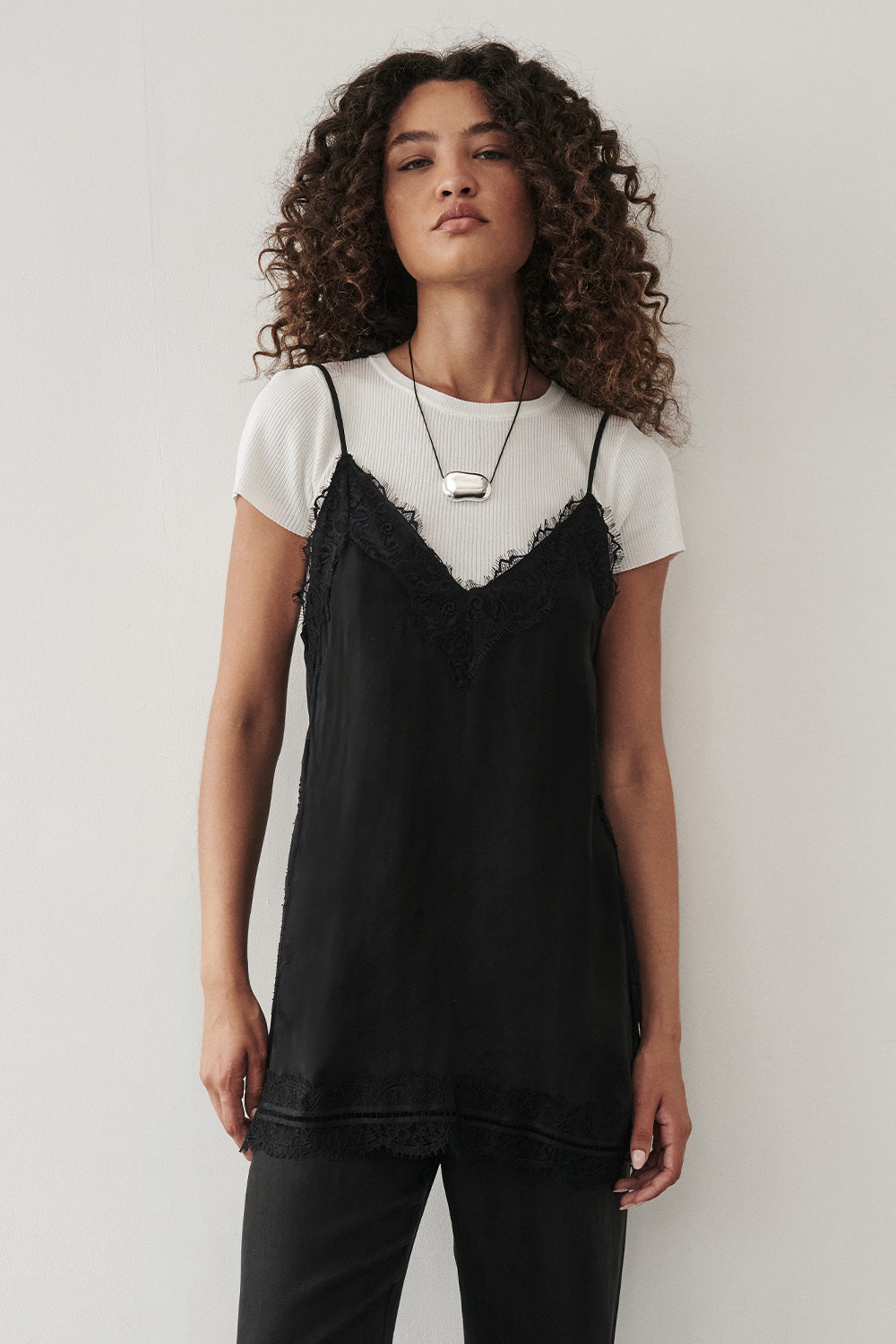 ANDREA BLACK SLEEVELESS LACE CAMI TOP