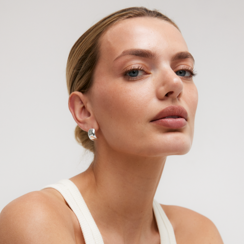 KY HOOP SMOOTH EARRINGS