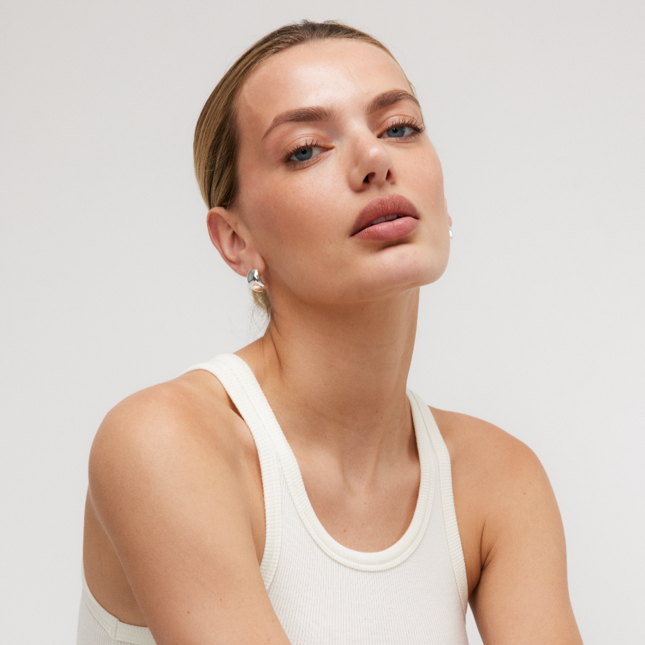 KY HOOP SMOOTH EARRINGS